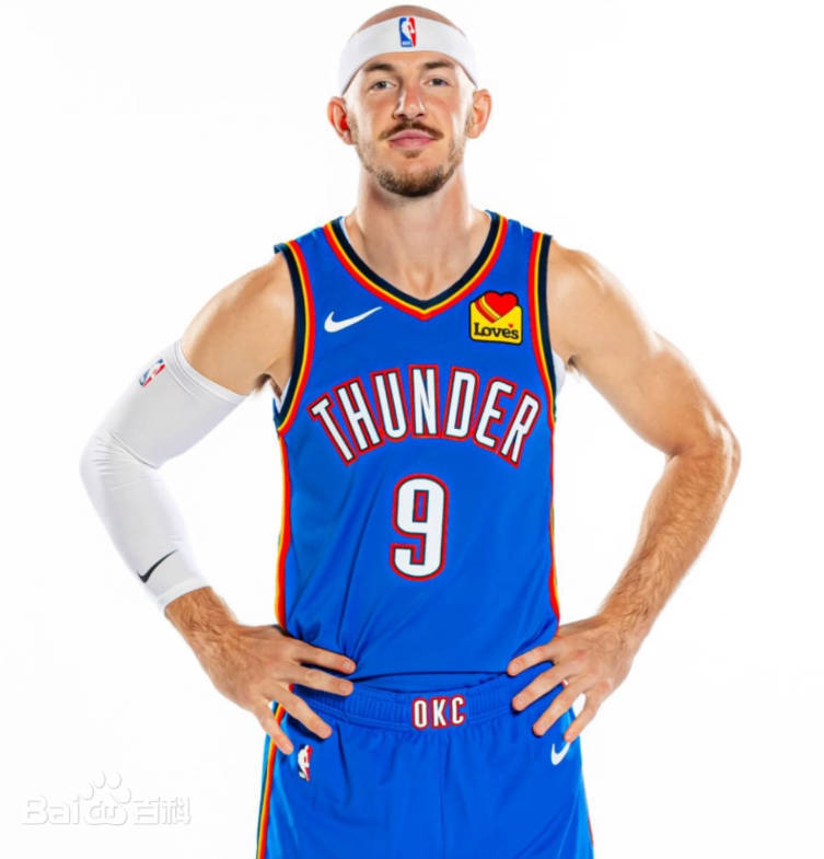 关于俄克拉何马雷霆队裁掉主力球员引发球队重组传闻的信息