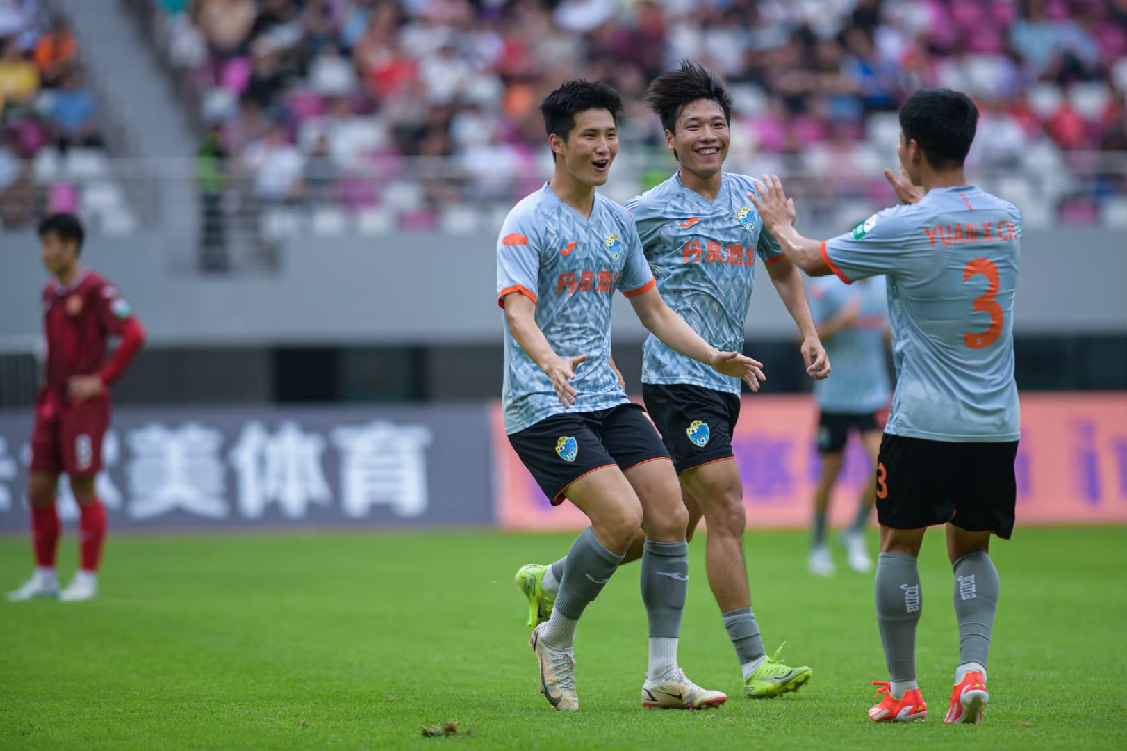 关于申花球员伤病不断，球队战术缺乏稳定性的信息