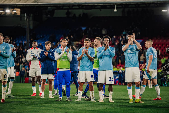 包含水晶宫惨遭逆转比分惊险告负的词条