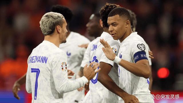 包含欧洲足球盛事引爆热情，球迷疯狂挤满体育场的词条