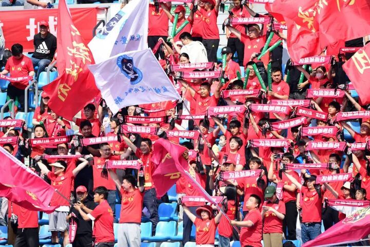 DB游戏-关于华边球迷热情助威，主场气氛火爆的信息