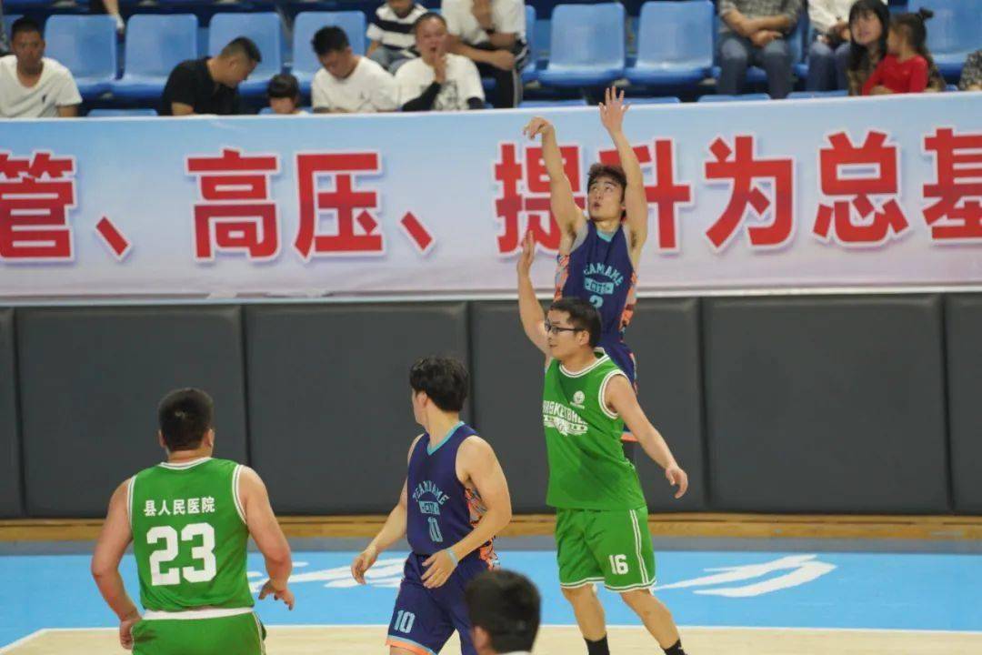 中国男子篮球比赛中出现了一场惊心动魄的决赛