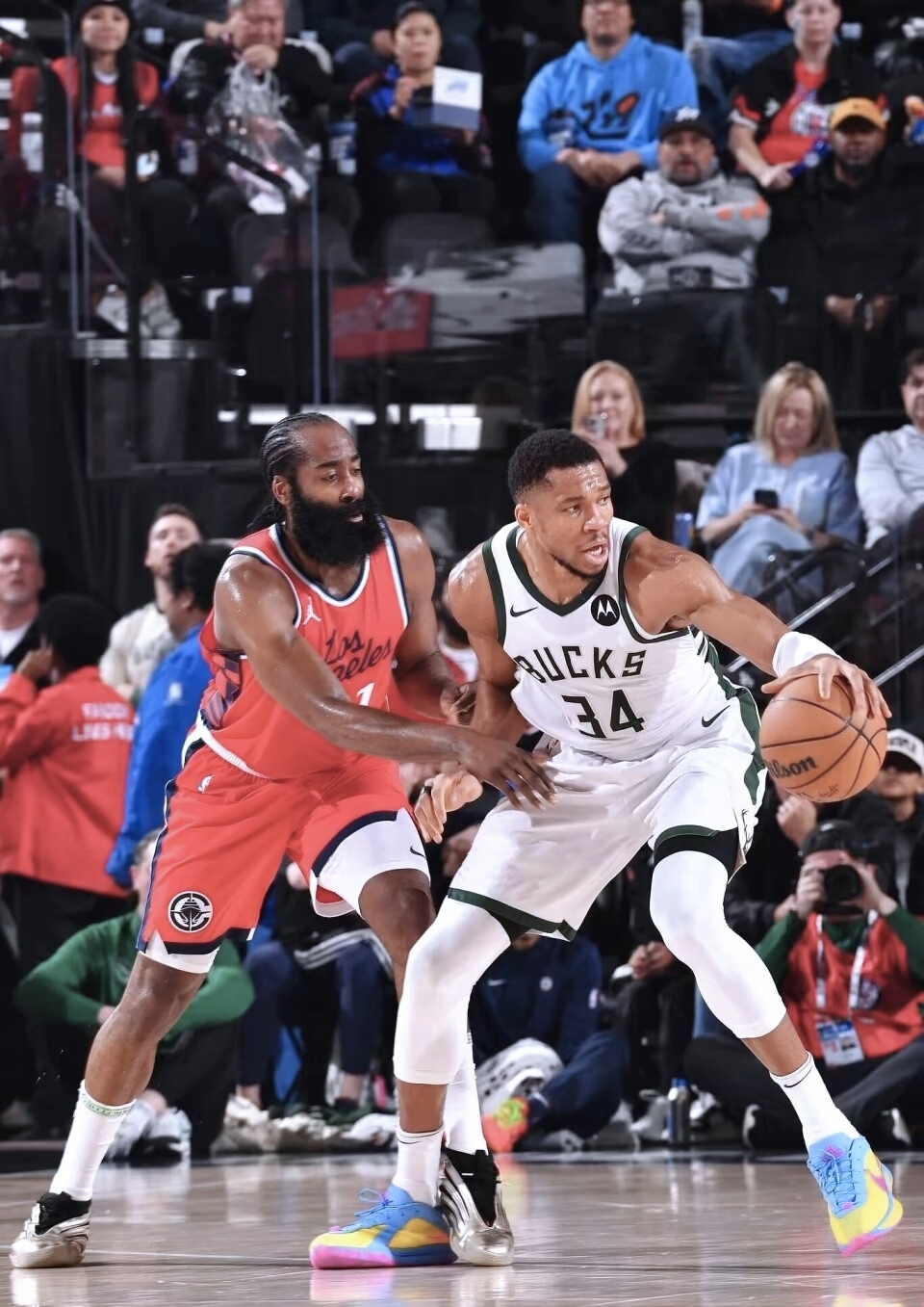 快船主场大胜雄鹿，将系列赛带入抢七