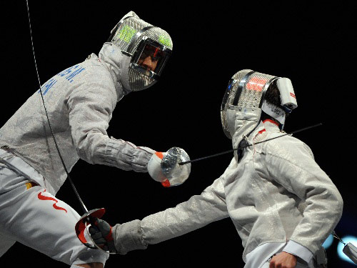 日本击剑选手实现逆转胜利夺冠