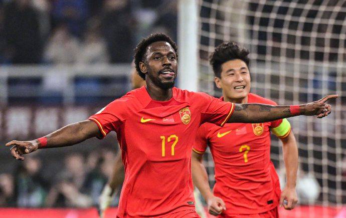 DB彩票官方网站-足球行业猛料：新晋球员积极发挥，展现出众实力的简单介绍