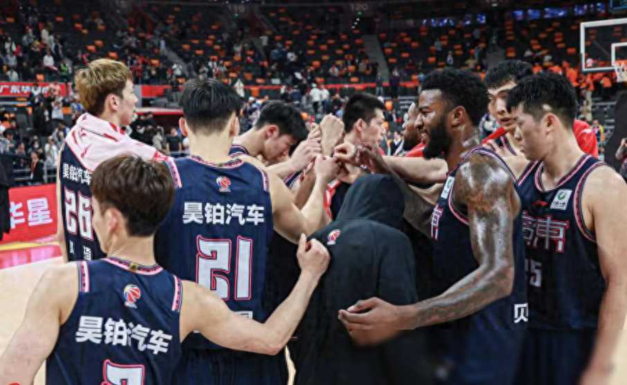 -关键时刻的罚球，帮助球队夺得胜利