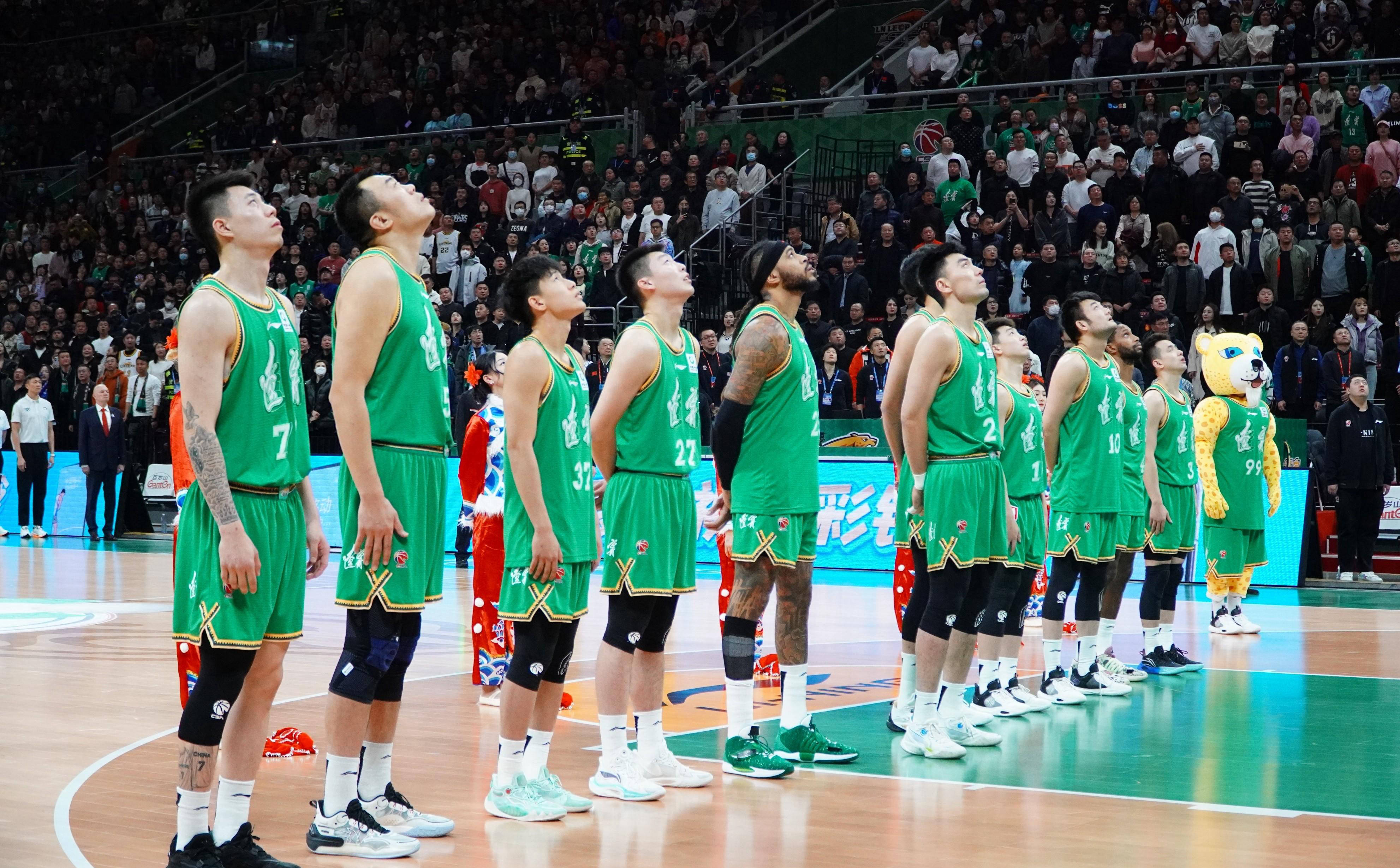 辽宁男篮凭借团队力量,成功战胜对手 辽宁男篮凭借团队力量,成功战胜对手