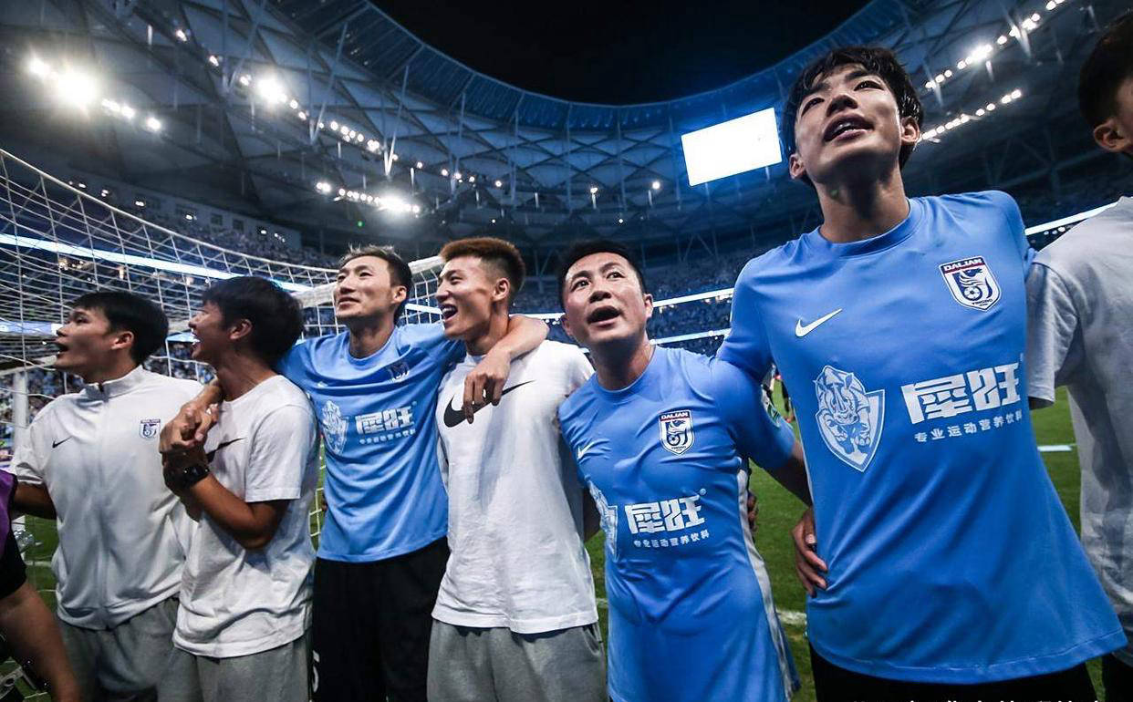 大连队以迅猛攻势获得比赛胜利,晋级 大连队以迅猛攻势获得比赛胜利,晋级