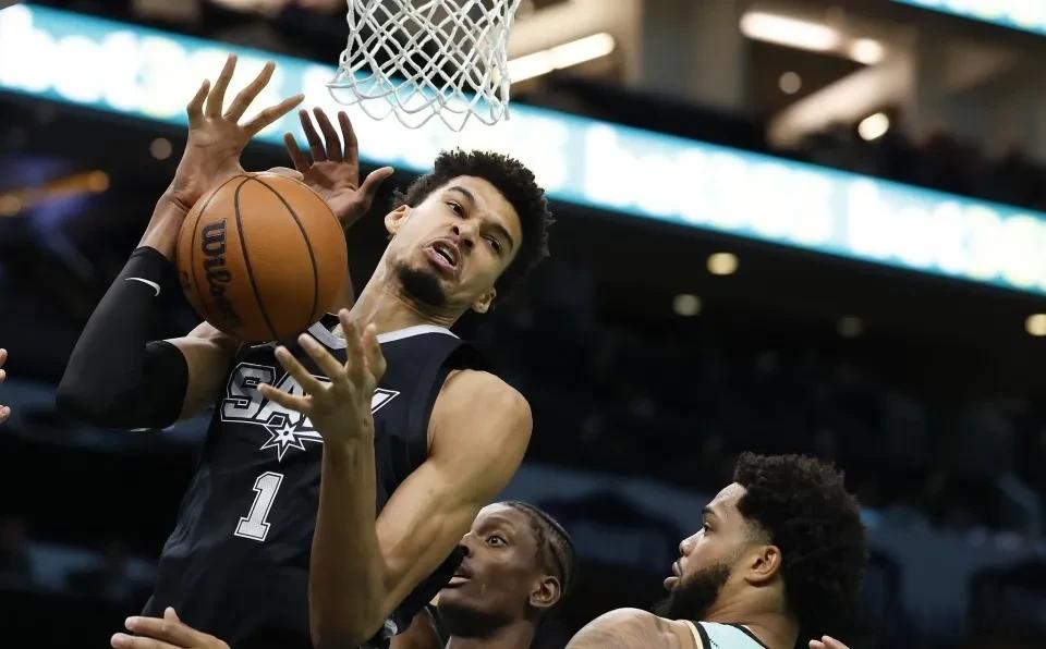 马刺护卫因伤休战一周，球队备战艰难