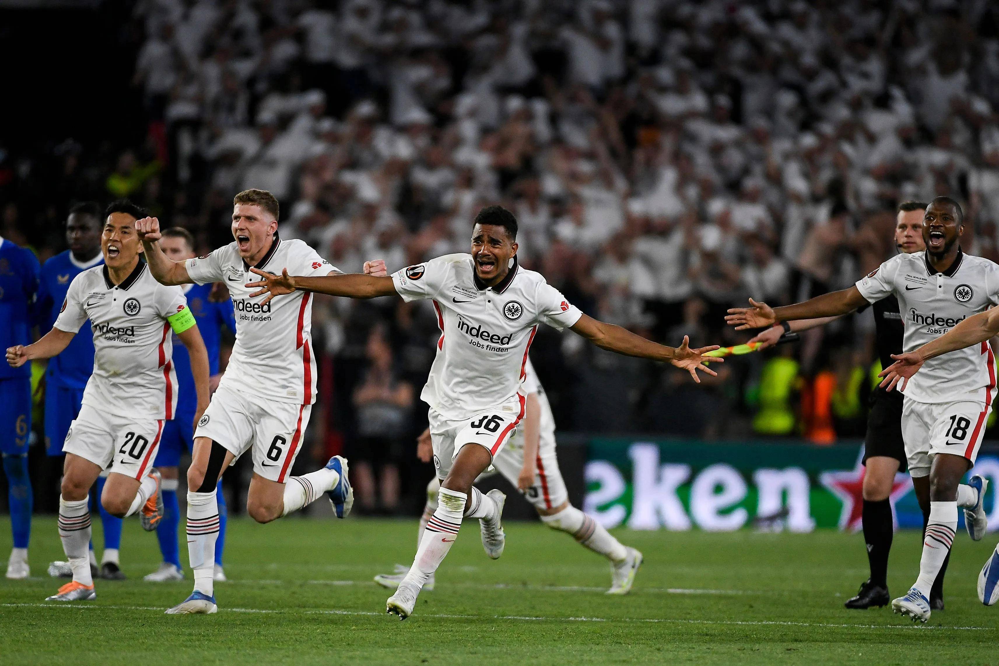 DB游戏-法兰克福中场组织稳固，控球能力强大