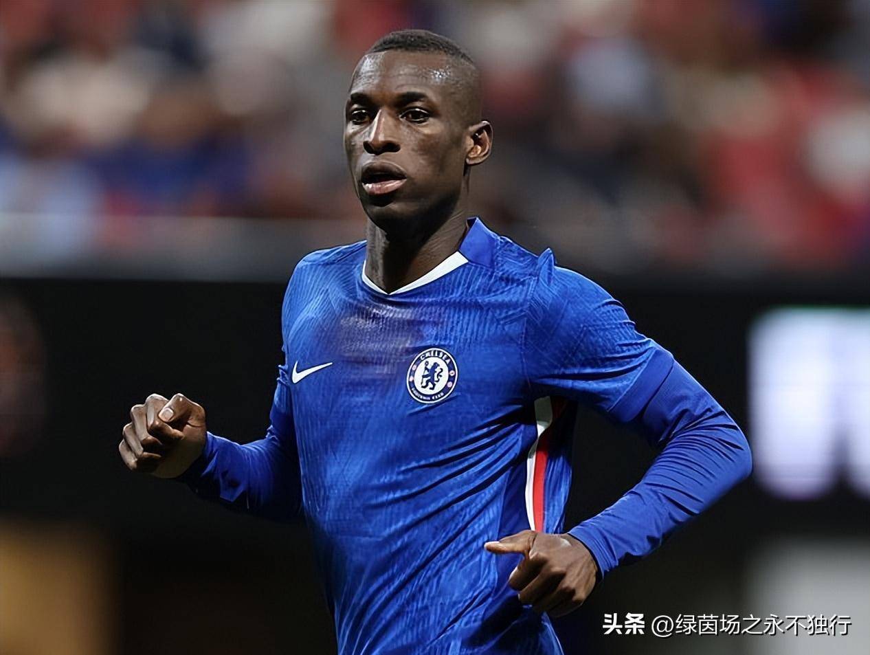 破门效率高的切尔西前锋，赛季表现稳定