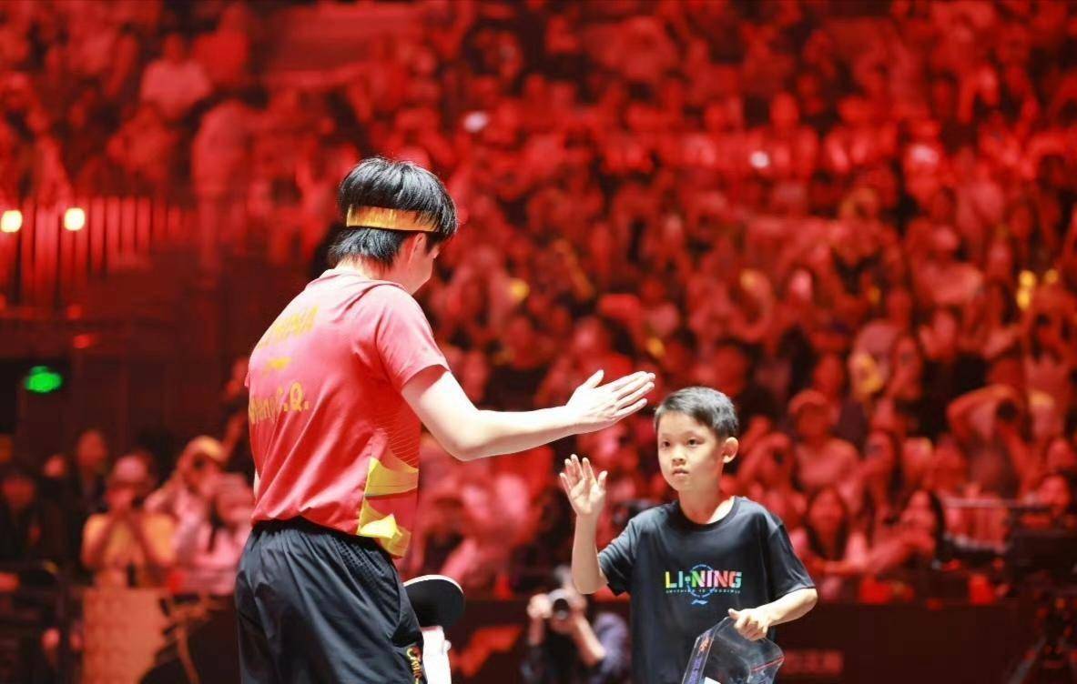 包含奥地利乒乓球队强势中国乒乓球队，王皓送出助攻的词条