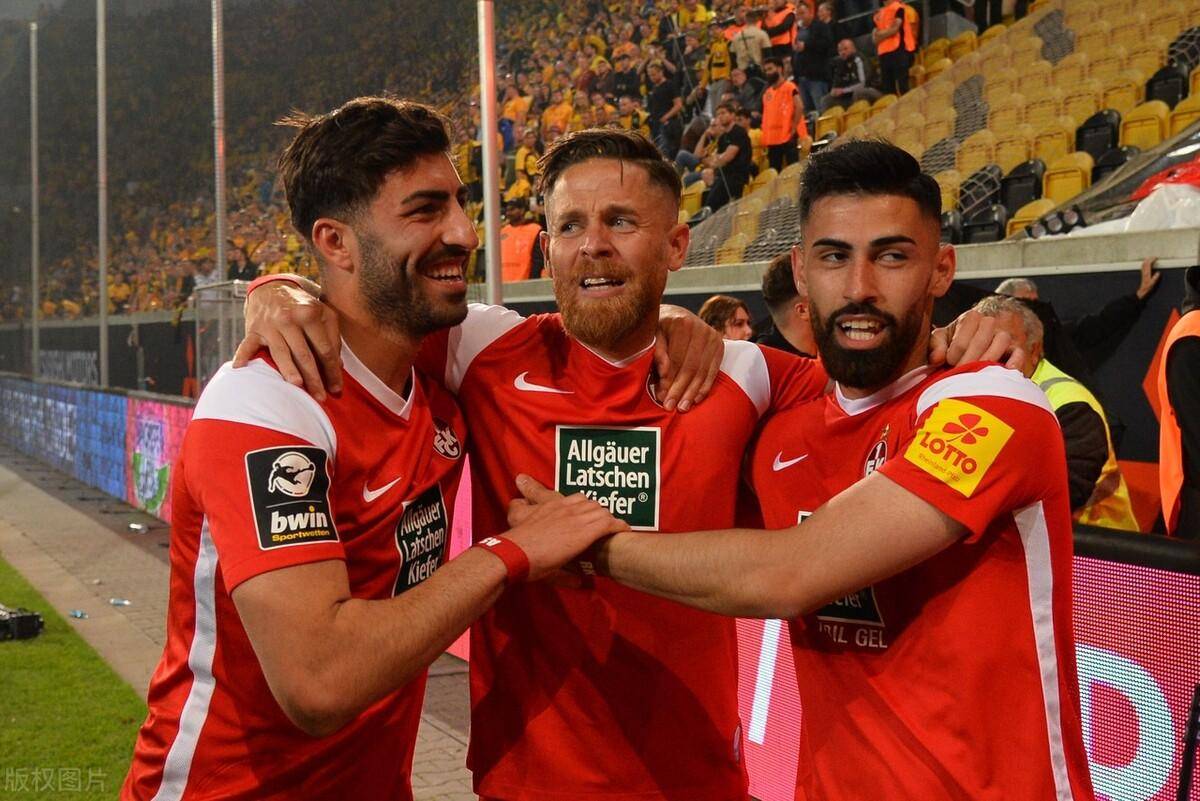 弗赖堡主场力克柏林赫塔，德甲积分榜排名再攀高峰