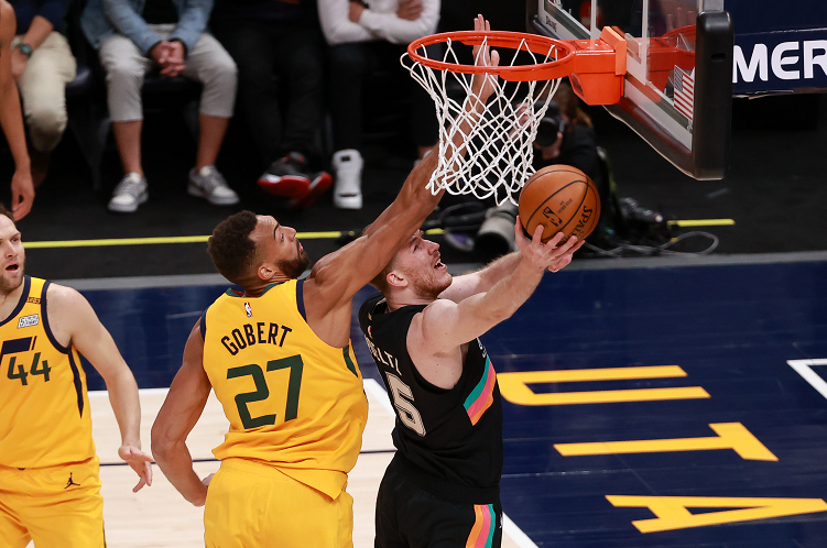 DB游戏-爵士击败马刺：戈贝尔夺帽鸽双