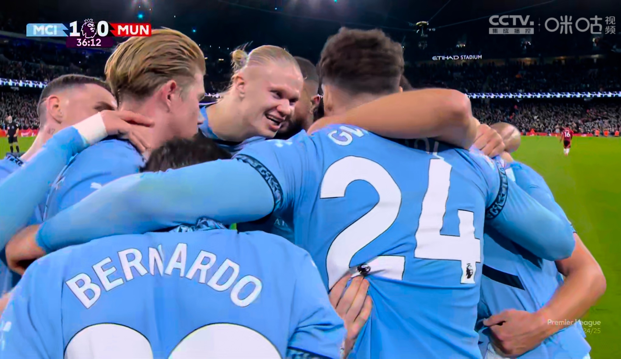 曼城主场战胜莱斯特城，稳住领先