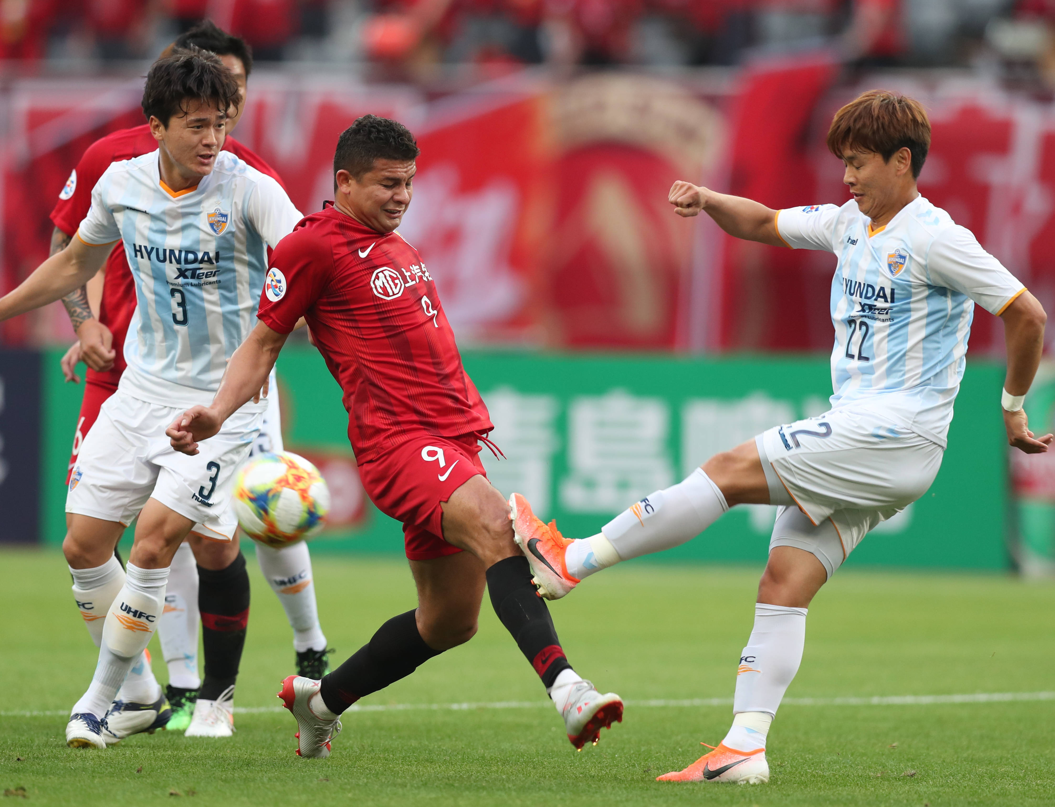 DB彩票-中超联赛最新赛况：上海申花击败广州恒大保持不败