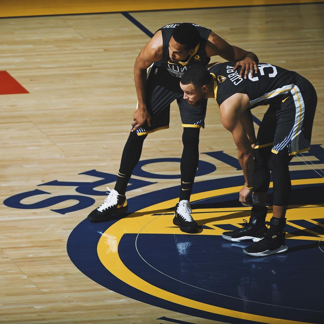 猛龙大胜黄蜂，劳里三分雨助攻胜利