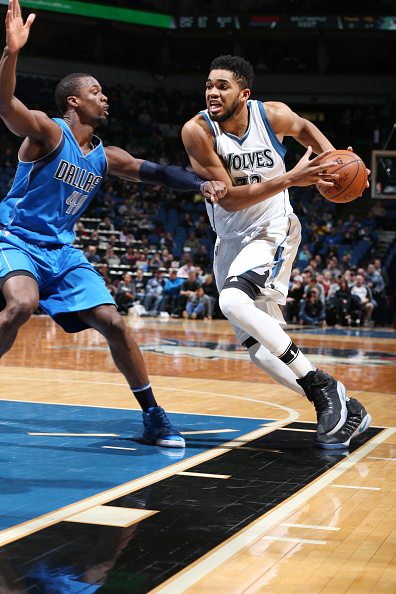 小牛客场负于黄蜂，唐斯孤军奋战28分